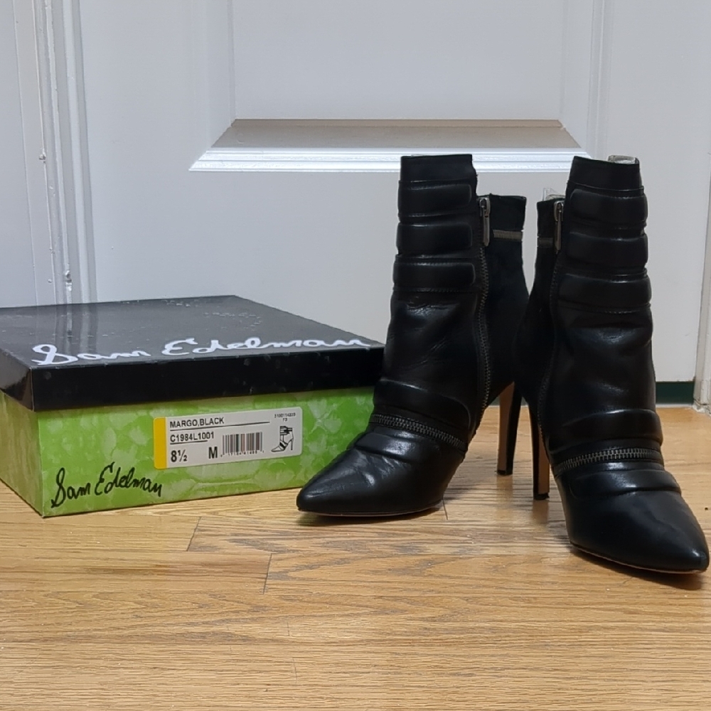 Sam Edelman Black Heeled Boots with Sleek Design
